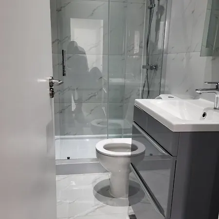 1 Bed Flat, Airport Pick, Drop Available Fibre Broadband, New, Washer Dryer, 10 Mins From City Centre Dartford Exterior photo
