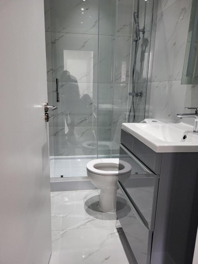 1 Bed Flat, Airport Pick, Drop Available Fibre Broadband, New, Washer Dryer, 10 Mins From Centre Appartamento Dartford