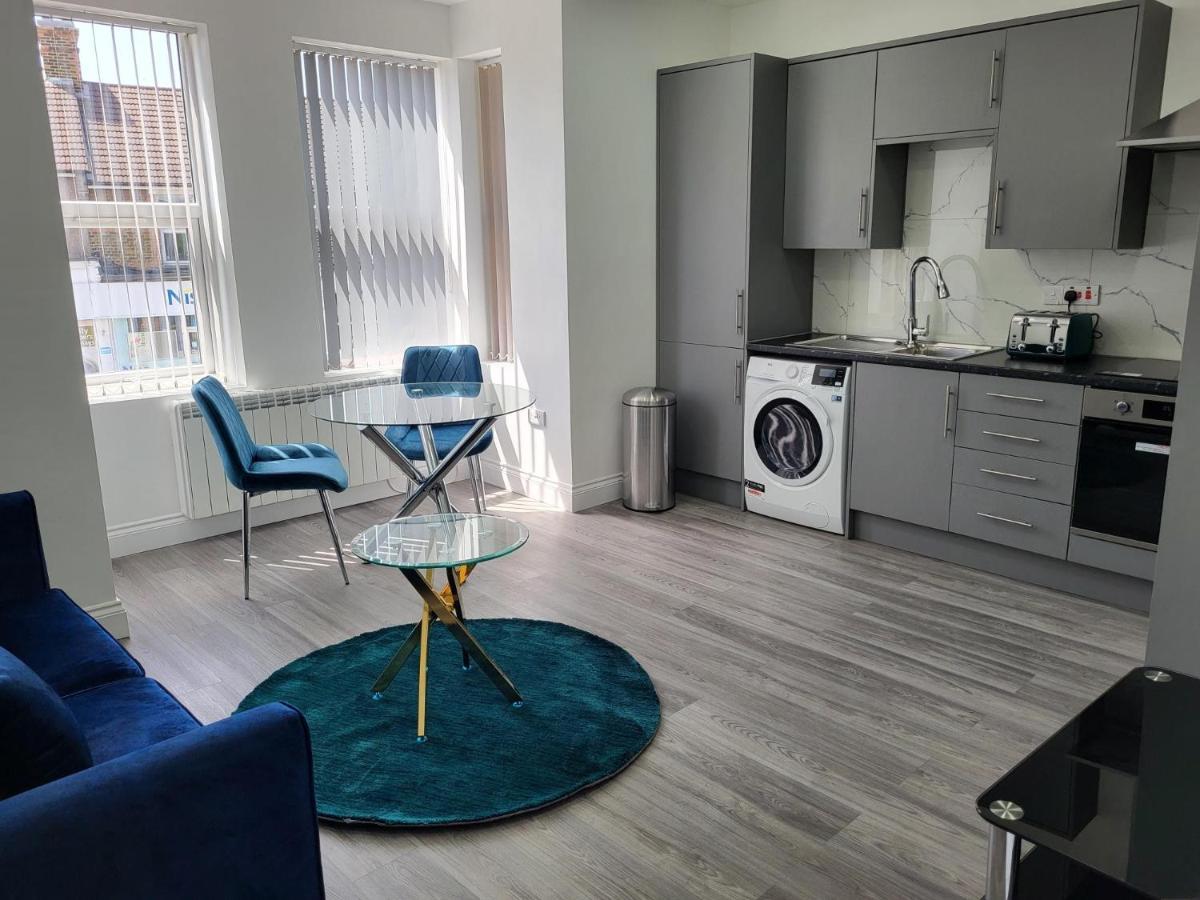 1 Bed Flat, Airport Pick, Drop Available Fibre Broadband, New, Washer Dryer, 10 Mins From Centre Appartamento