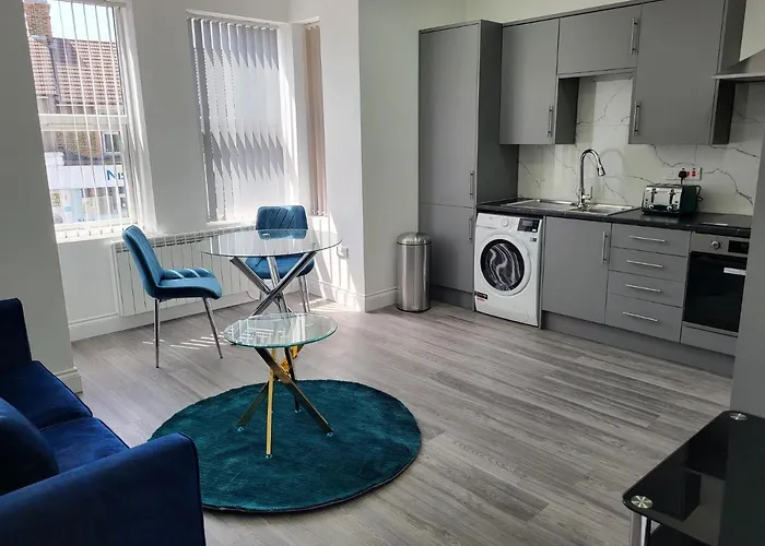 1 Bed Flat, Airport Pick, Drop Available Fibre Broadband, New, Washer Dryer, 10 Mins From City Centre