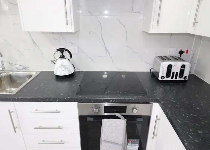 1 Bed Flat, Airport Pick, Drop Available Fibre Broadband, New, Washer Dryer, 10 Mins From City Centre