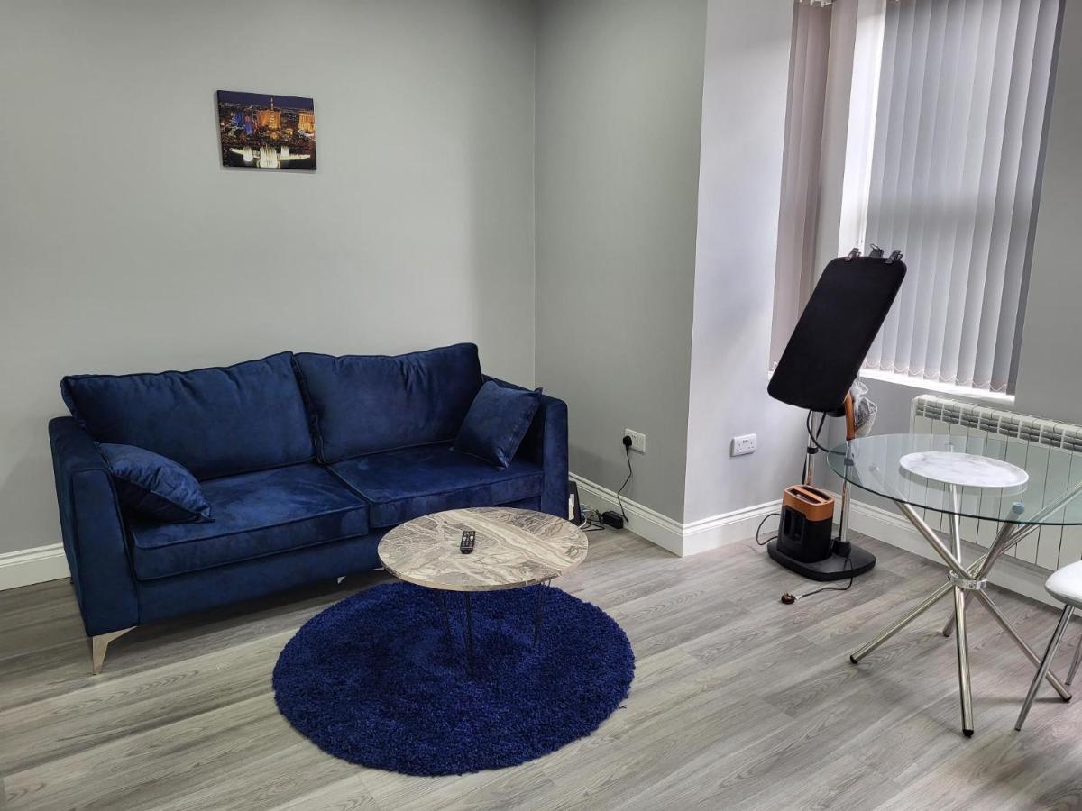 Apartment 1 Bed Flat, Airport Pick, Drop Available Fibre Broadband, New, Washer Dryer, 10 Mins From Centre
